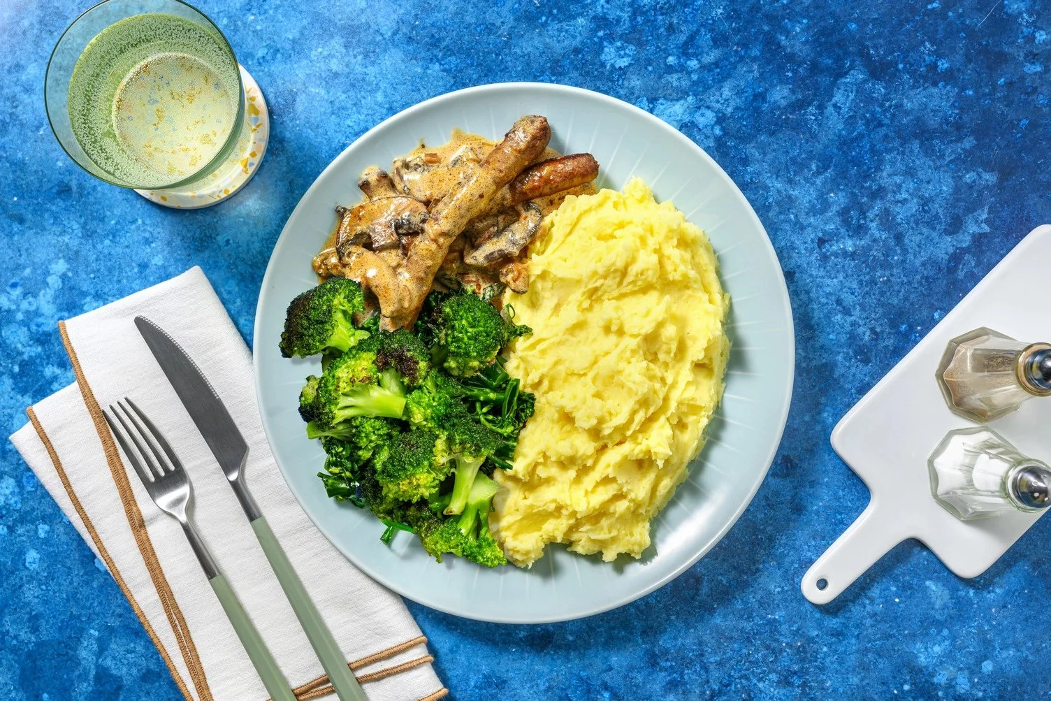 Cuisses de poulet avec purée parfumée à la truffe et brocoli