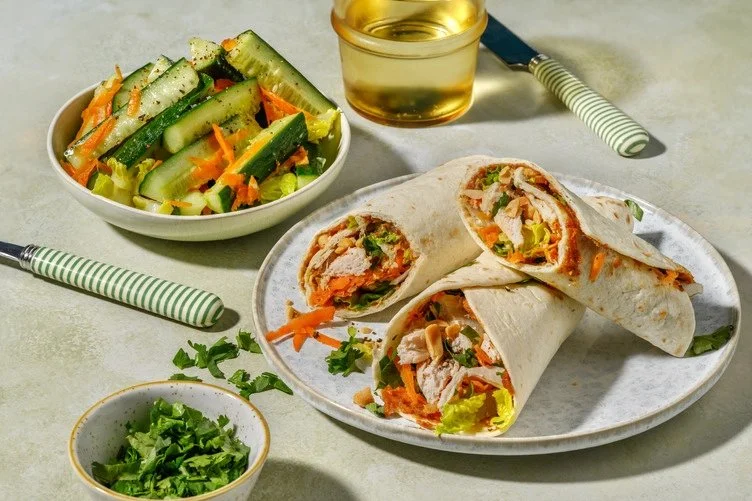 Wraps de poulet avec sauce satay maison